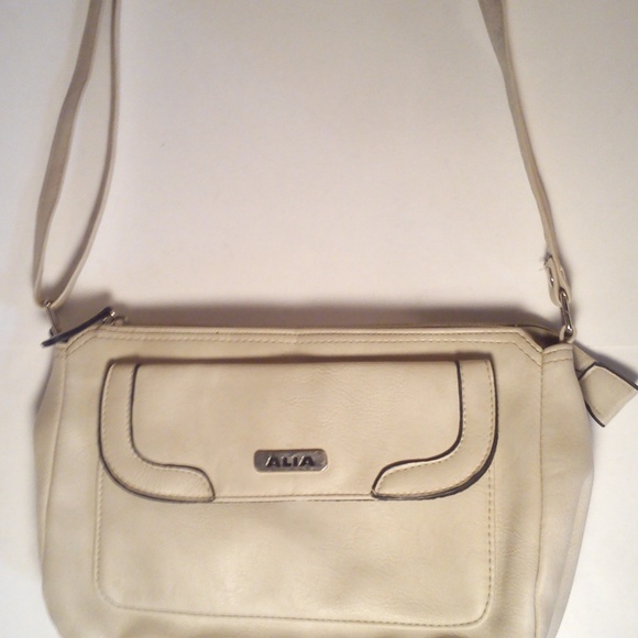 Lacoste White Ladies Bag. **MAKE AN OFFER** - Picture 2 of 7
